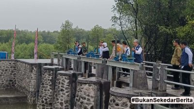 Khofifah Resmikan Pintu Air dan Tanggul Penahan Banjir Rob Menahun