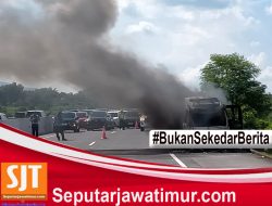 Overhead Dalam Tol, Minibus Terbakar Saat Hendak Rekreasi ke Malang