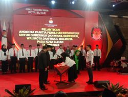 Berharap Meneladani Semangat Sang Proklamator, KPU Kota Blitar Lantik 15 PPK di Perpustakaan Bung Karno