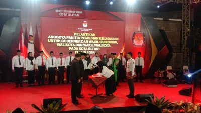 Berharap Meneladani Semangat Sang Proklamator, KPU Kota Blitar Lantik 15 PPK di Perpustakaan Bung Karno