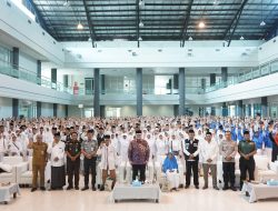 Diberi Bekal Sambal Pecel, Mas Dhito Minta Jamaah Haji Saling Menjaga di Tanah Suci