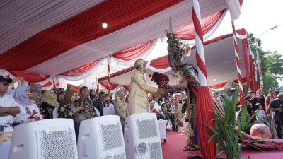 Kontingen PT Gudang Garam Tbk. Jadi Primadona Pawai Bunga dan Parade Budaya Surabaya Vaganza 2024″