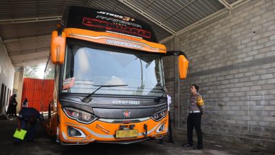 Satlantas Blitar Kota Sidak Kelayakan Armada  PO Bus.