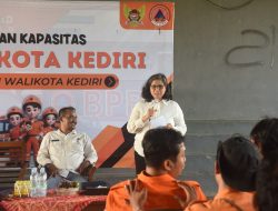 Pj.Walikota Kediri Motivasi Pegawai BPBD Untuk Terus Melayani dan Serahkan Kambing untuk Pegawai yang Purna