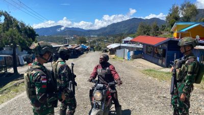 Satgas Yonif  509 Kostrad Galang  Komunikasi Sosial dengan Masyarakat di Intan Jaya, Papua