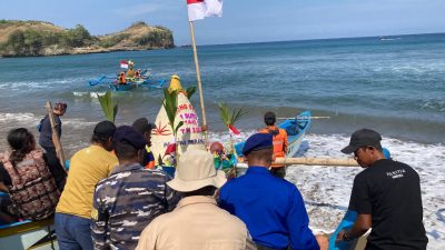 Tradisi Larung Sesaji Bentuk Penghormatan Pada Leluhur