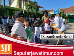 Bagi-Bagi Susu dan Roti Gratis di Hari Pertama Masuk Sekolah, Pakdhe Katino Wakil Ketua DPRD Kota Kediri