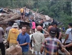 4 Orang Tertimbun Tanah Longsor di Kesamben Blitar