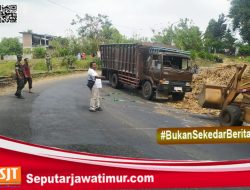 Truk Muat Tebu Terguling di Jalan Menikung Dusun Bambang Jalur Blitar – Malang
