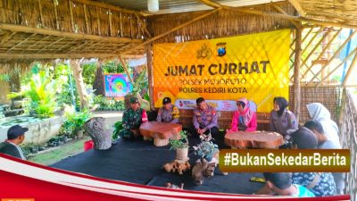Antusias Warga Kelurahan Pojok Berdialog dengan Kapolsek Mojoroto di “ Jumat Curhat “