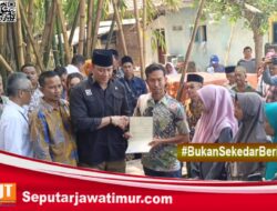 Menteri AHY Serahkan 52 Sertifikat Elektronik Secara Gratis ke Warga Dalam Program PTSL