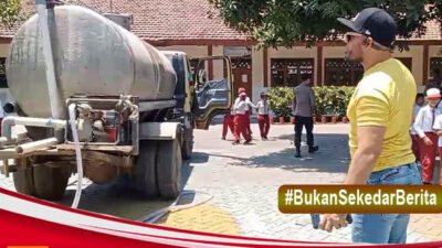 PT. Raja Muda Gemilang Kirim  Tandon Air dan 5.000 Liter Air Bersih, di SDN Banyuglugur Situbondo