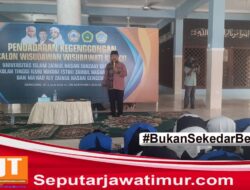 500 Calon Wisudawan Bersimpuh dan Do’a bersama di Maqbaroh agar meraih Ilmu yang Barokah.