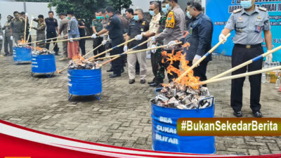 Ribuan Batang Rokok Dan Minuman Ilegal  Barang Sitaan Bea Cukai Di Musnahkan