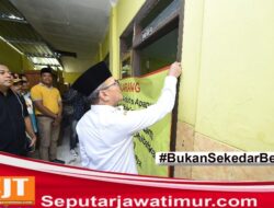 Gus Shobih Copot Banner Sengketa SD Negeri Jeladri Yang Disegel Ahli Waris