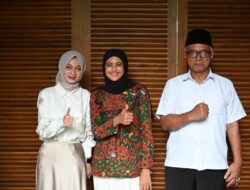 Mbak Vinanda – Gus Qowim Silaturahmi ke Rumah Bunda Fey