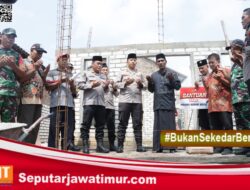 Kapolres Kediri Kota Serahkan Bantuan Semen untuk Pembangunan Musholla Abdul Ghoni