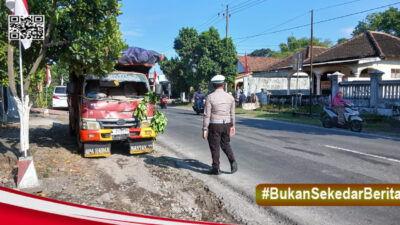 Truk Tabrak Motor di Srengat, Satu Pengendara Luka-Luka