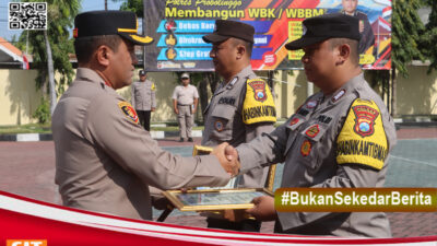 Tiga Bhabinkamtibmas Polres Probolinggo Terima Penghargaan Kapolres