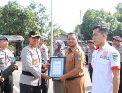 Kapolres Kediri AKBP.Bramastyo Priaji Beri Penghargaan kepada Masyarakat Yang Membantu Tugas Polri & Personel Yang Berprestasi