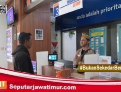 Moment Hari Pahlawan, KAI DAOP 7 Madiun Kenakan Pakaian Tematik Perjuangan dalam Pelayanan dengan Sapa Pelangggan KA