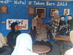 Lewat Pertunjukan Wayang, Kapolsek Kediri Kota Ajak Pemuda Rayakan Tahun Baru Dengan Kegiatan Positif