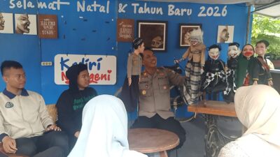 Lewat Pertunjukan Wayang, Kapolsek Kediri Kota Ajak Pemuda Rayakan Tahun Baru Dengan Kegiatan Positif