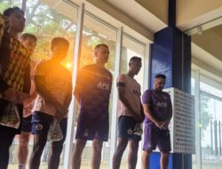 Pemain Persik Doa Bersama di Gate 13 Stadion Kanjuruhan Malang