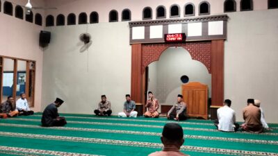 Patroli Subuh di Masjid Bustanut Taqwa, Polsek Garum Perkuat Keamanan dan Kedekatan dengan Warga